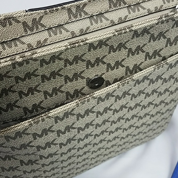 🛑SOLD🛑NWT Michael Kors Messenger Handbag - Picture 4 of 6